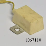 Generátor relé Lada 2105 (zavarszűrő kondenzátor)